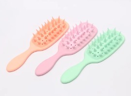 Dùng lược gỡ rối có làm giảm rụng và gãy tóc không?